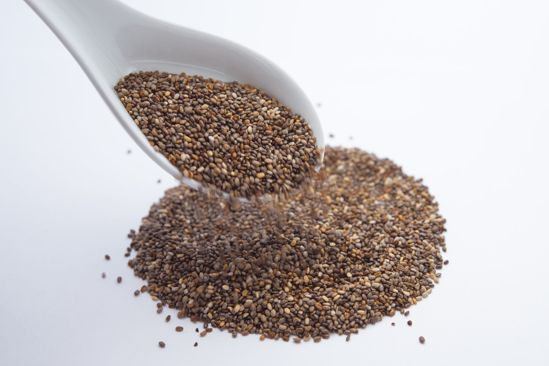 What are the benefits of sesame seeds for cats?